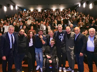 Cupra Marittima - “Lo chiamava rock & roll” è già un successo: tra i 10 film più visti in Italia dopo un solo giorno